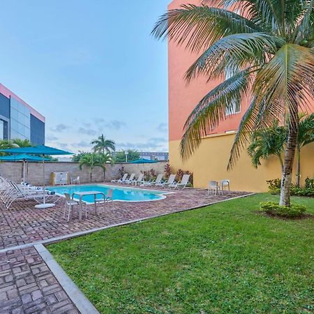 City Express Junior By Marriott Cancun Hotel Exterior photo