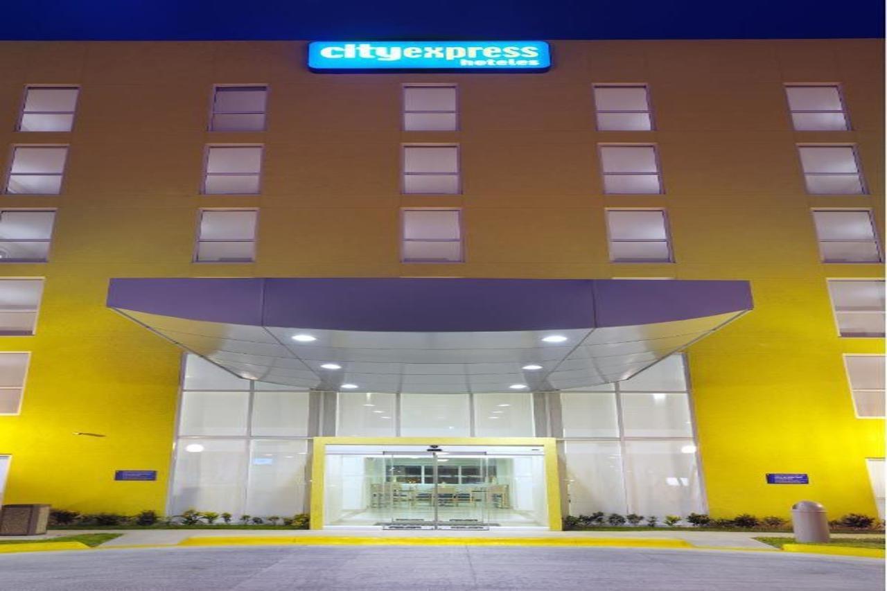 City Express Junior By Marriott Cancun Hotel Exterior photo