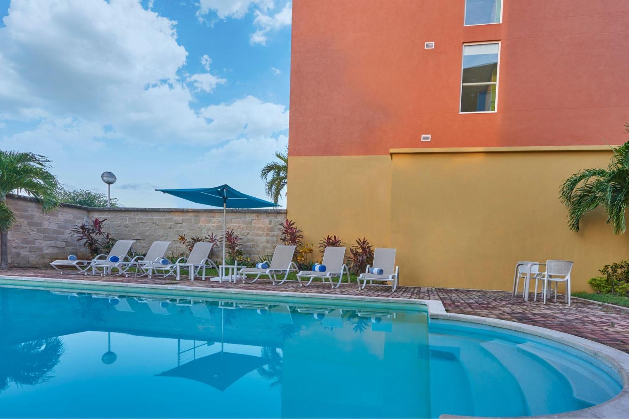 City Express Junior By Marriott Cancun Hotel Exterior photo