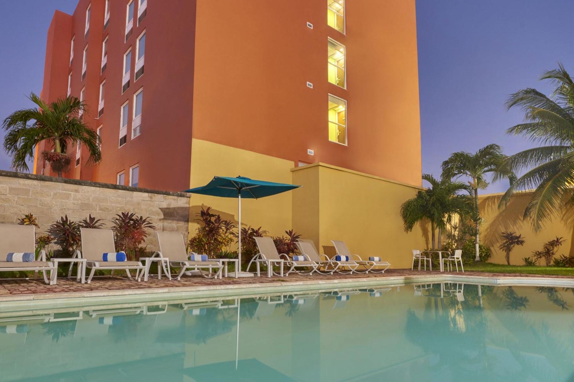 City Express Junior By Marriott Cancun Hotel Exterior photo