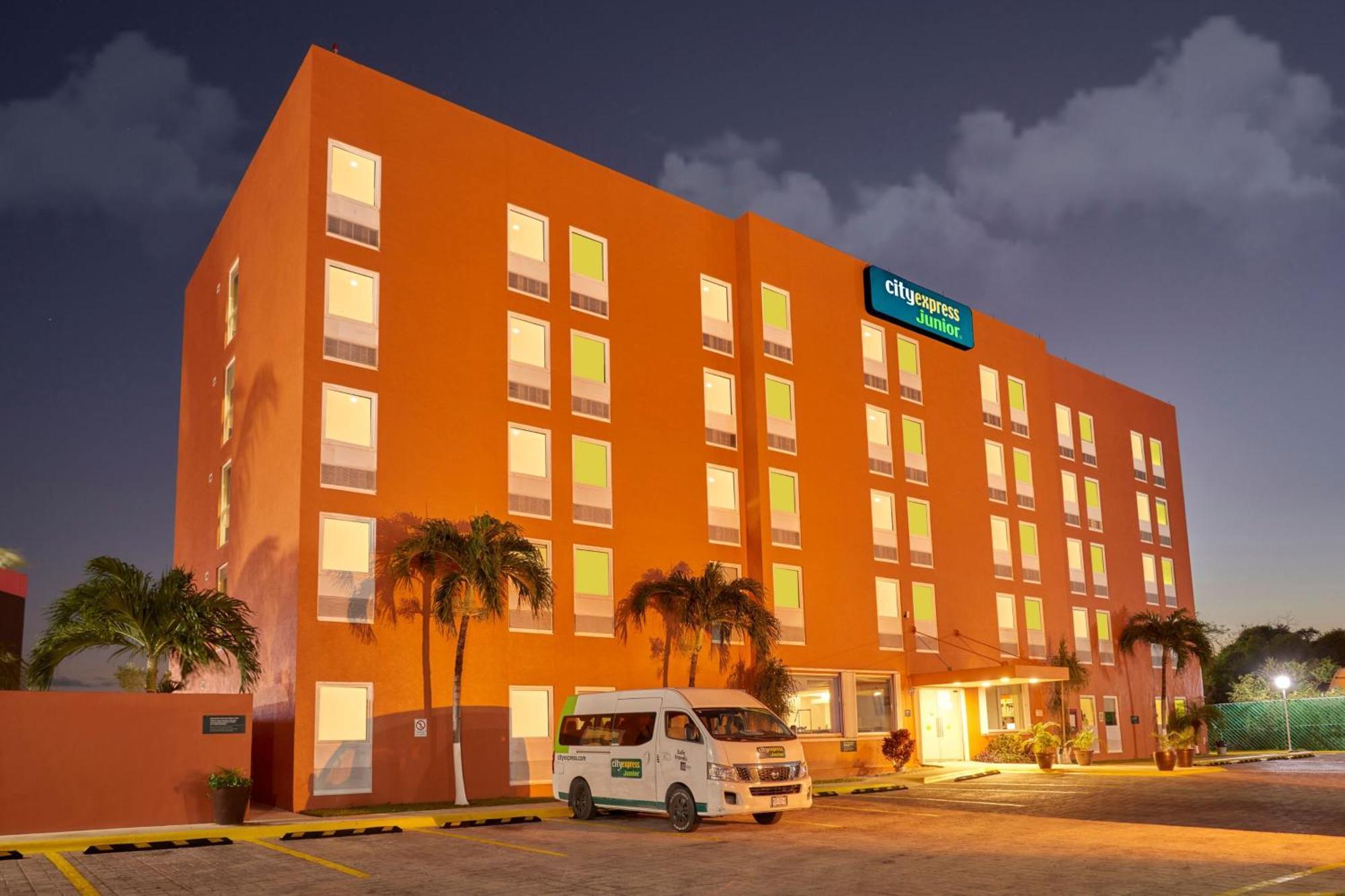 City Express Junior By Marriott Cancun Hotel Exterior photo