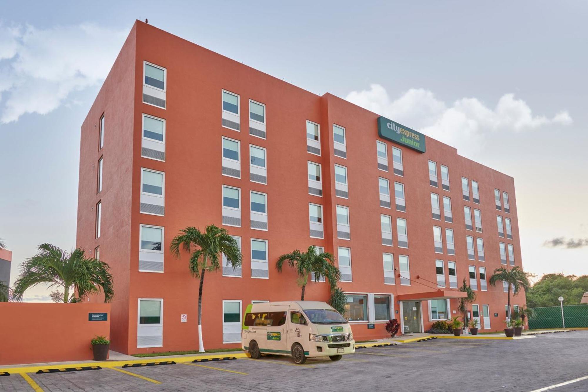 City Express Junior By Marriott Cancun Hotel Exterior photo