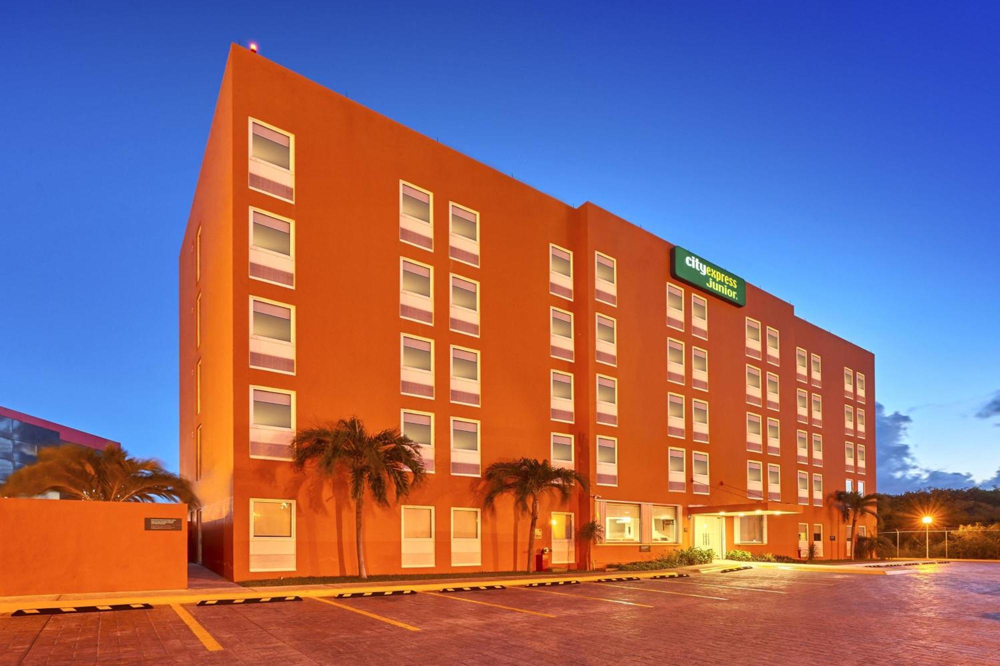 City Express Junior By Marriott Cancun Hotel Exterior photo