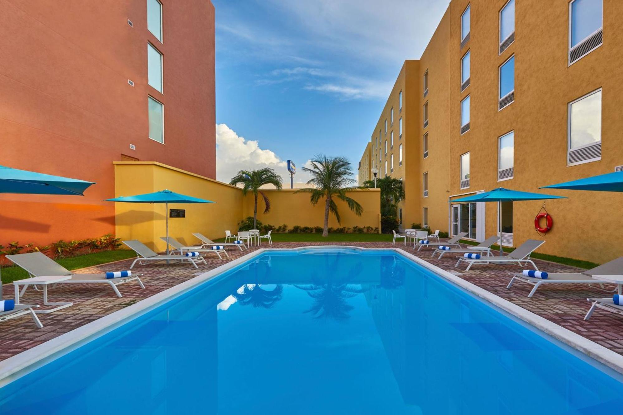 City Express Junior By Marriott Cancun Hotel Exterior photo