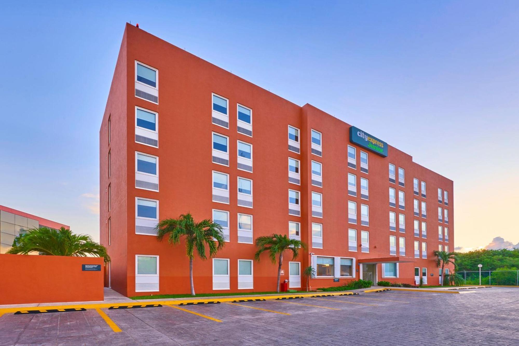 City Express Junior By Marriott Cancun Hotel Exterior photo